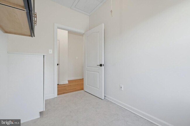 Building Photo - 301 Kingdom Dr