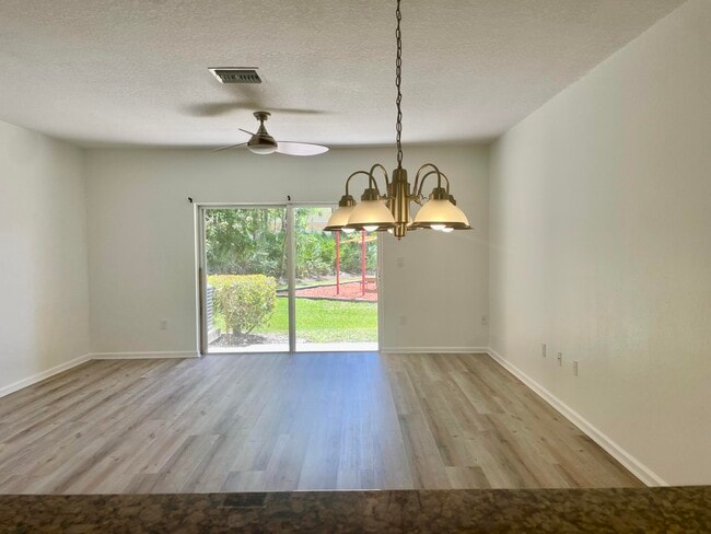 Building Photo - 5176 SE Mariner Garden Cir