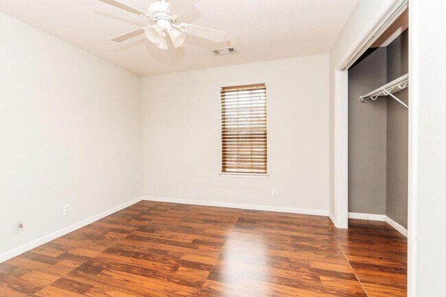 Building Photo - 132 Coronation Dr