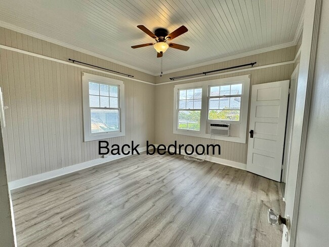 Building Photo - Charming detached single family Kaimuki 3 bdrm, 1 bath home on level lot