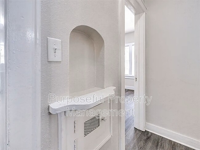 Building Photo - 732 NE 17th St