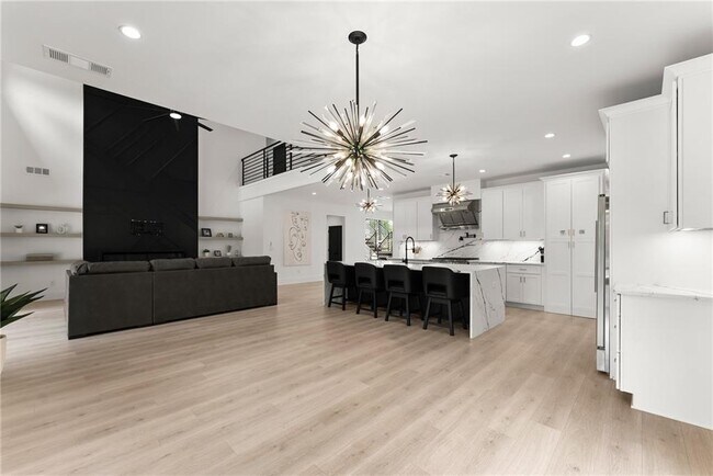 Building Photo - 151 S Pointe Dr