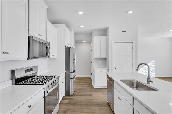 Building Photo - 126 Scotland Ln