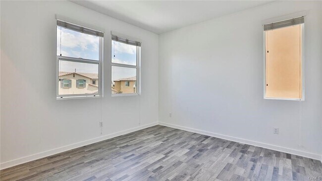 Building Photo - 2832 E Clementine Dr