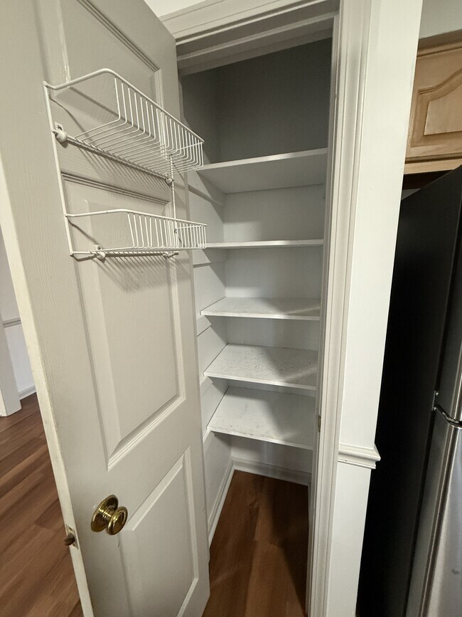 Building Photo - 1008 Old Oatland Island Rd