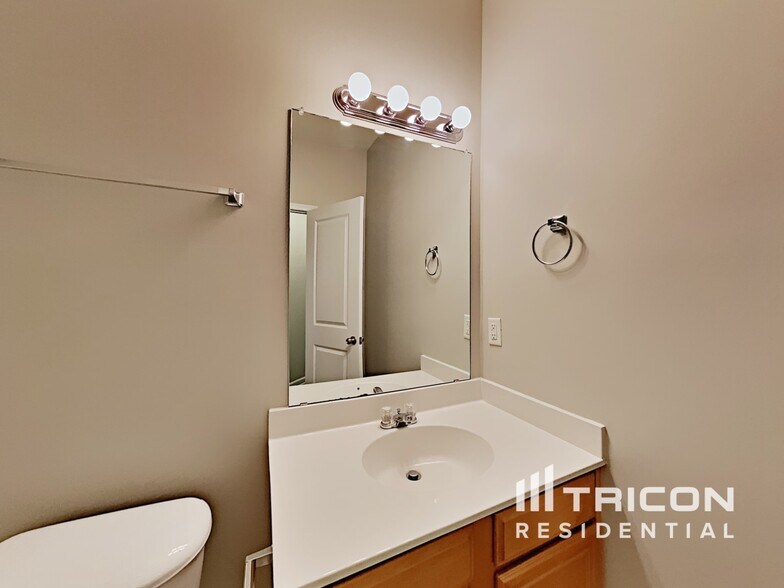 Building Photo - 7894 Bluefin Trail