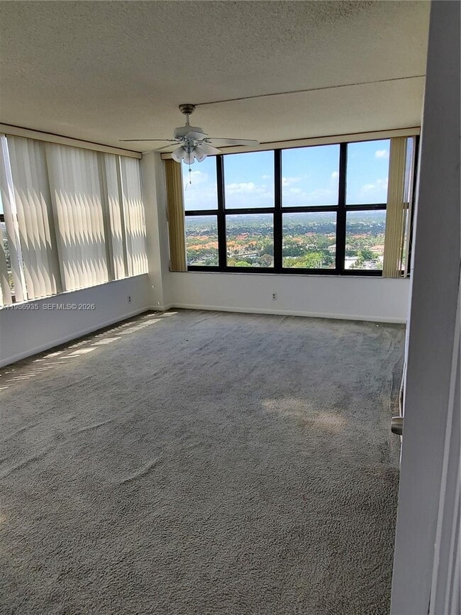 Building Photo - 2500 Parkview Dr