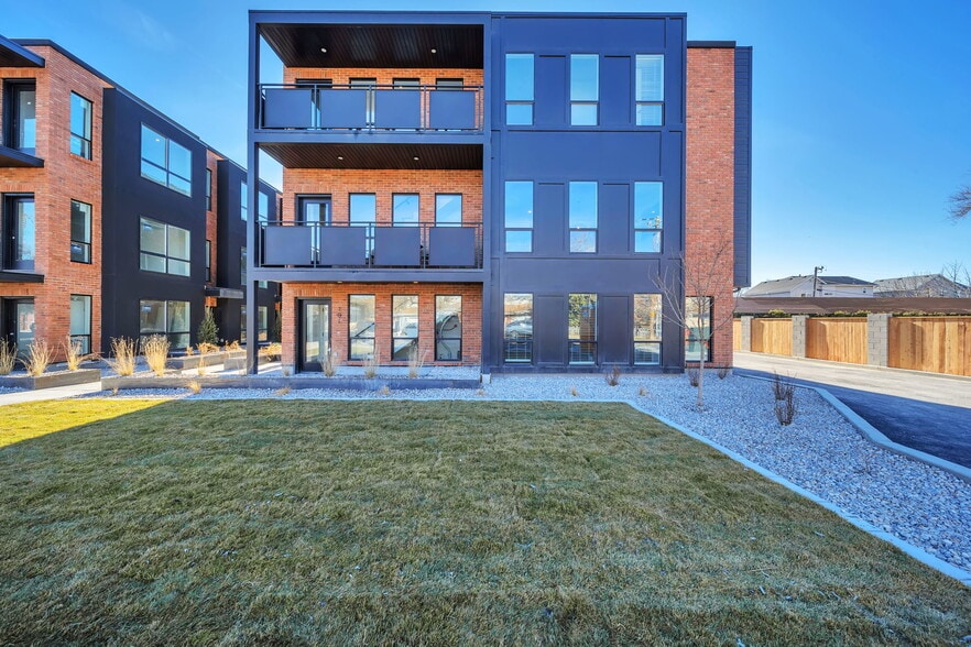 Building Photo - 884 E Rowley Dr