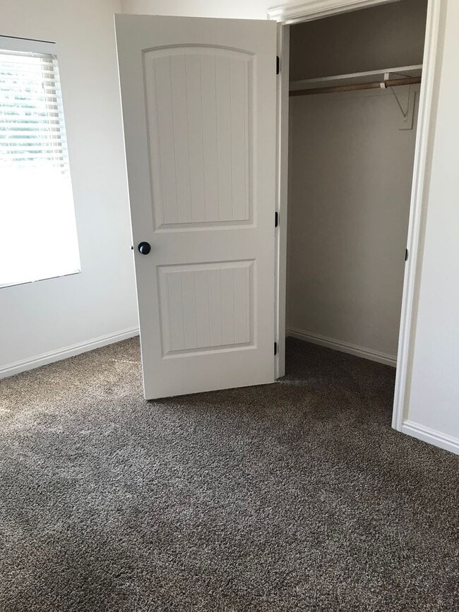 Building Photo - Cozy 2 bedroom Duplex Home