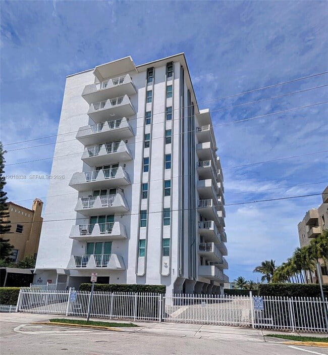 Building Photo - 7133 Bay Dr