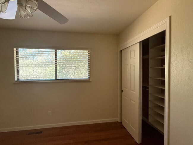 Building Photo - 4161 Helen Ln