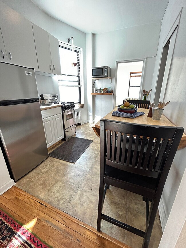 Primary Photo - 140 Claremont Ave