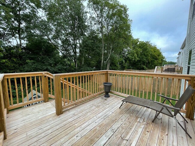 Building Photo - Beautiful 4 BR House in Nicholasville! All...