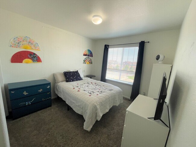 Building Photo - Spacious Charmer in sought after Meridian Ranch community- 2 houses from park