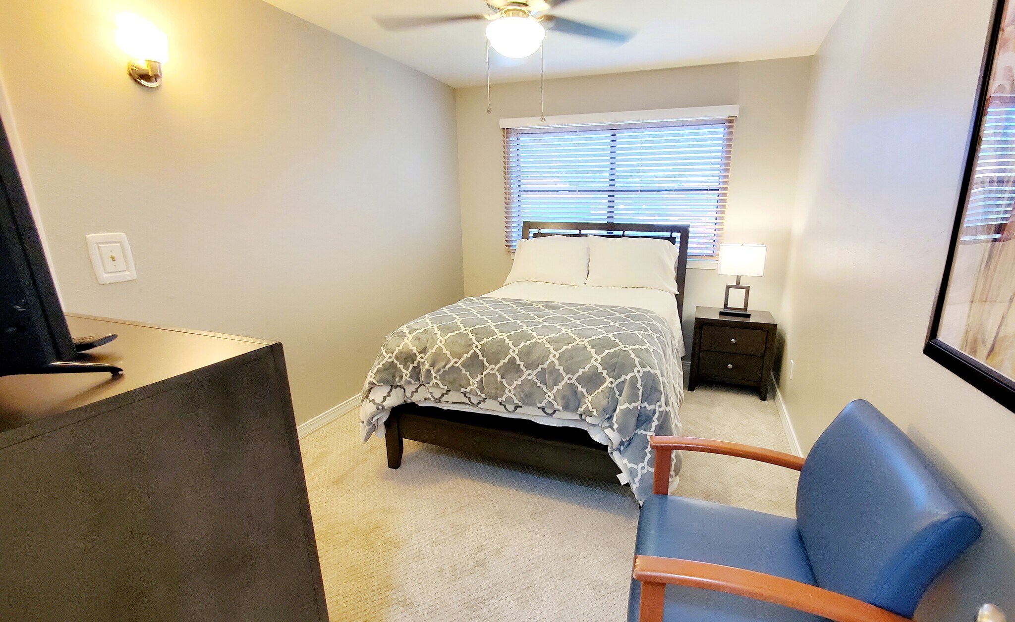 Bedroom #2, bright spacious room, walk-in closet and ceiling fan. - 10101 Hanover Dr