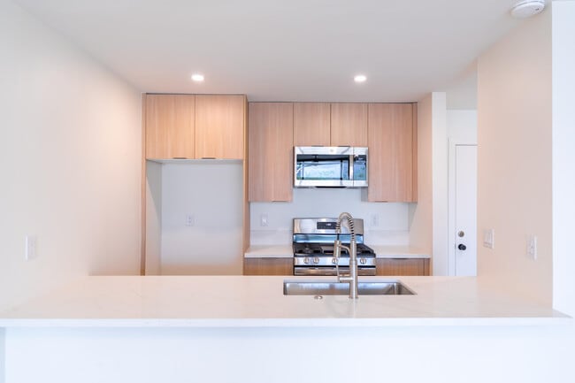 Building Photo - 1400 E Palm Canyon Dr