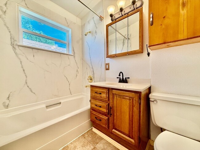 Building Photo - Charming 2-Bed Home in Middle Shooks Run — Utilities Included