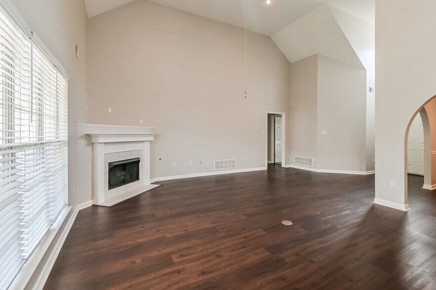 Building Photo - 5678 Kuykendall Dr