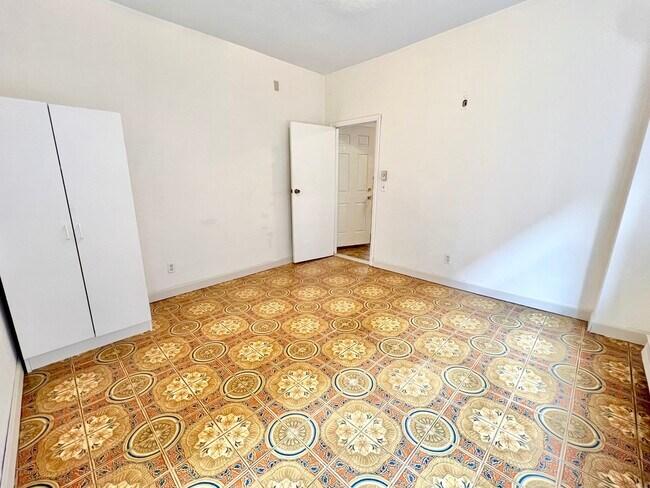 Building Photo - 84 N Margin St