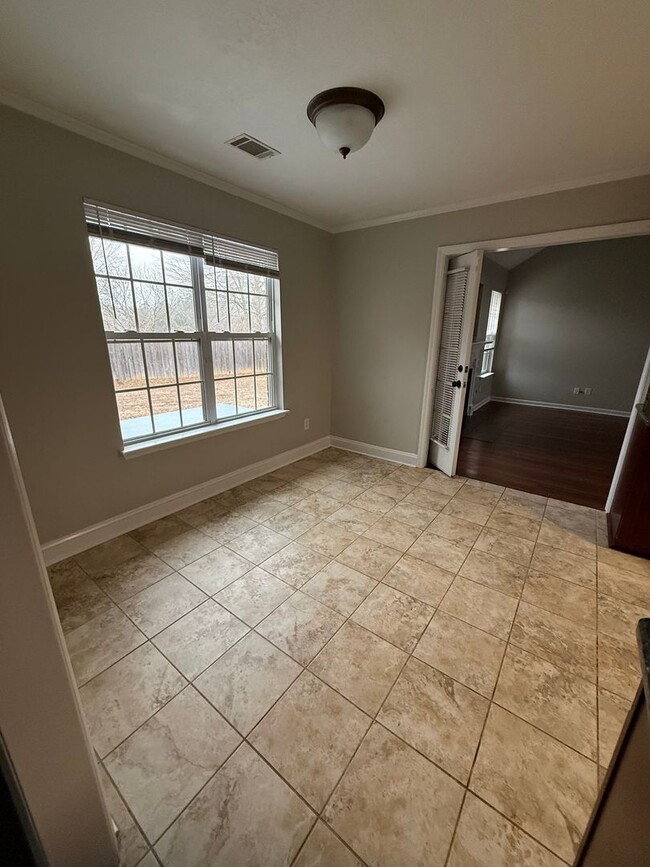 Building Photo - HOME FOR LEASE 4 BR 2 BATH RANCHSTYLE  SPLIT FLOOR PLAN AND OPEN  LARGE  FENCED BACKYARD  CONVENI...