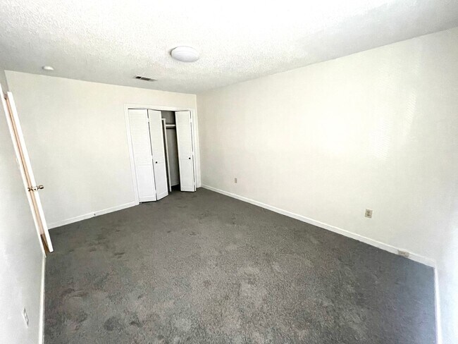 Building Photo - 203 Lindale St