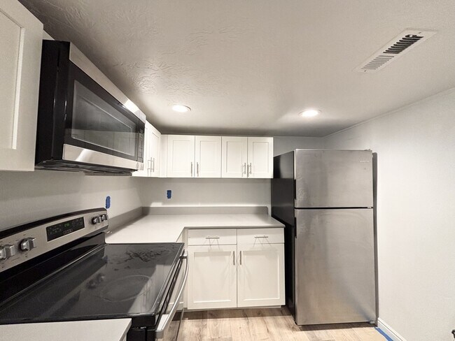 Building Photo - 1090 S 1100 E