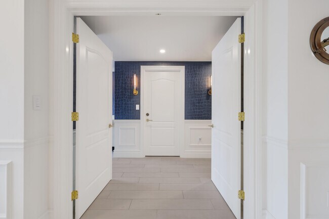 Building Photo - 200 E Palmetto Park Rd