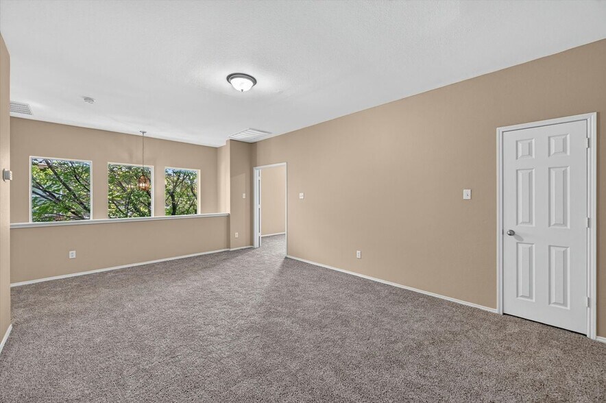 Building Photo - 2510 Sedona St