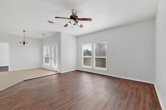 Building Photo - 1066 Carpenter Ct