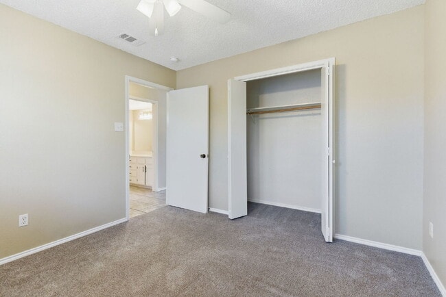 Building Photo - "Bright and Spacious 2-1 Duplex with Flexible Loft Space in Prime Keller Location!"