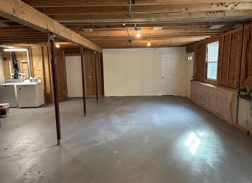 Building Photo - 160 McKay Rd