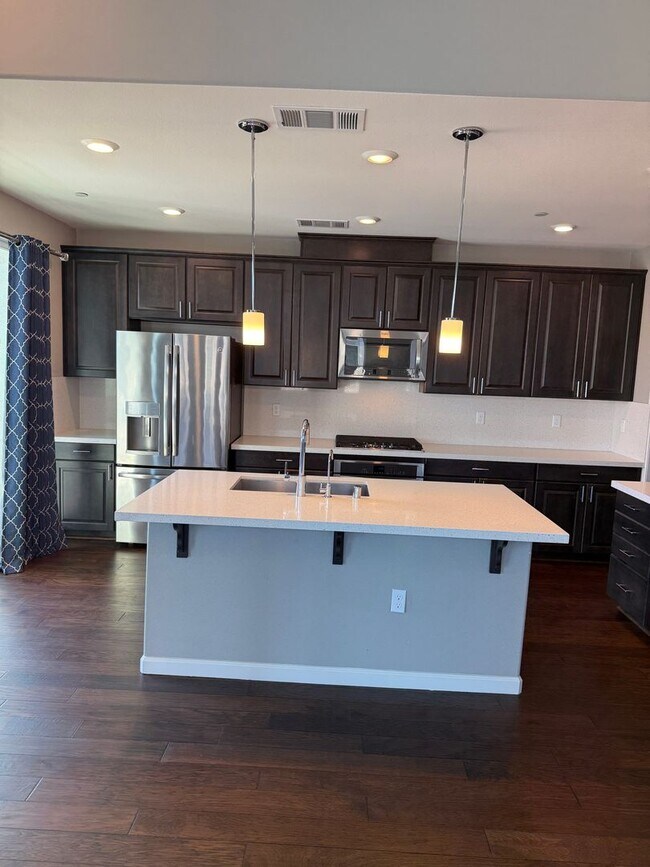 Building Photo - PENTHOUSE CONDO IN COMMUNICATION HILL | 2B...