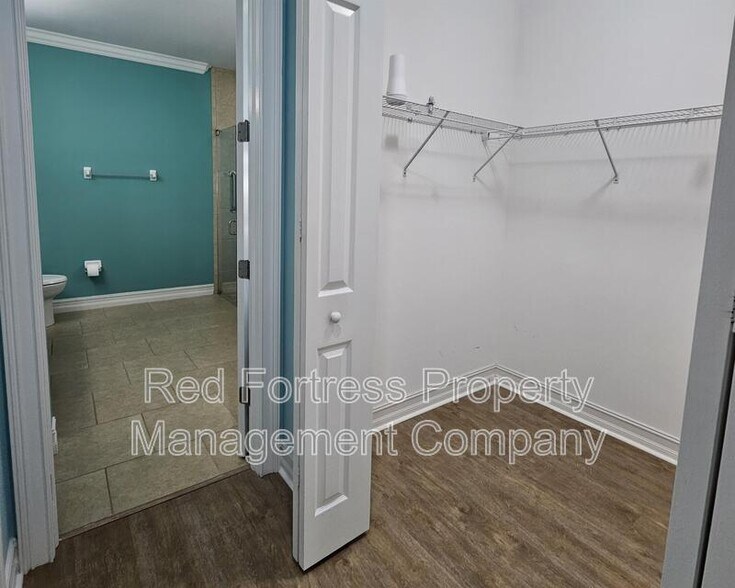 Building Photo - 13105 Silver Thorn Loop