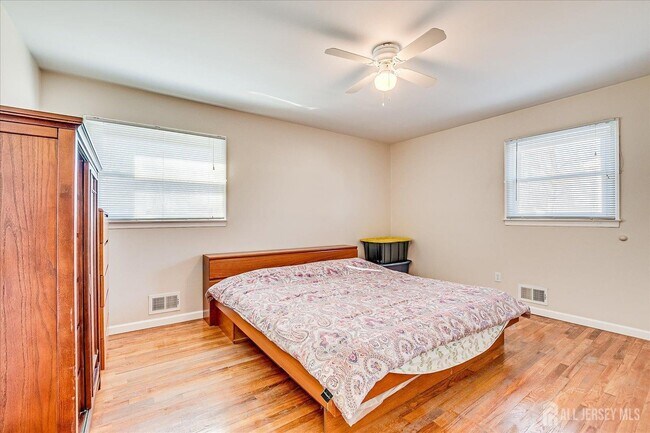 Building Photo - 79 Beechwood Ave