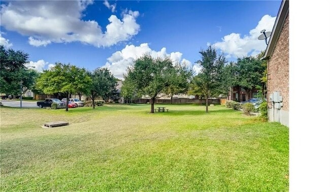 Building Photo - 1821 Briarton Ln N