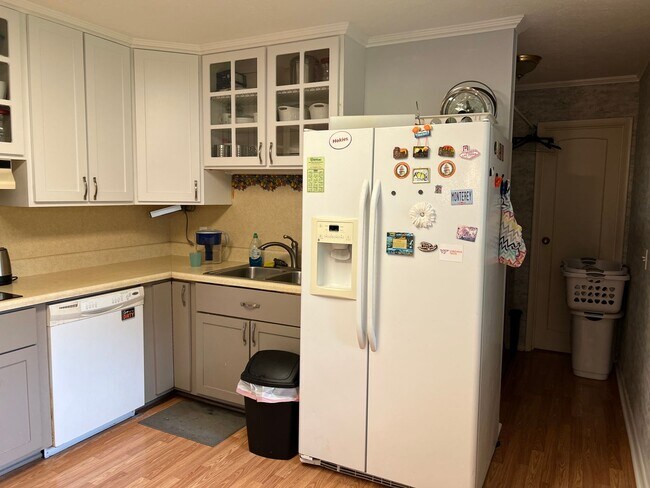 Building Photo - Spacious Home in McBryde Village next to V...