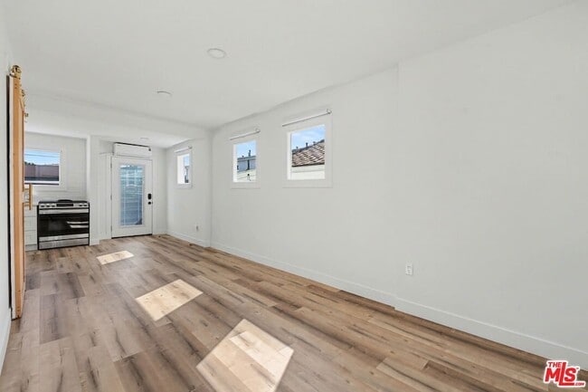 Building Photo - 516 Hill St