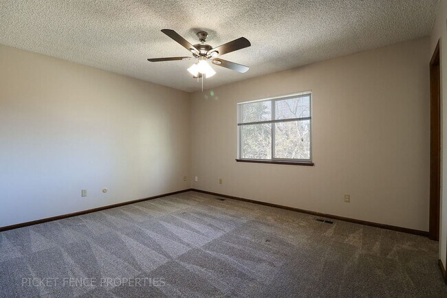 Building Photo - Beautiful 2 Story Home in Loveland