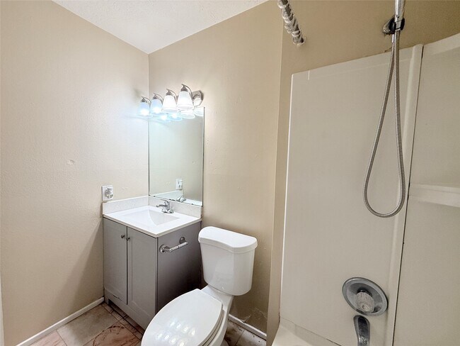 Building Photo - 6910 Pella Dr