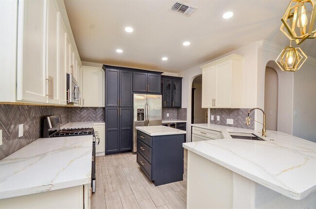 Building Photo - 7015 Baitland Dr