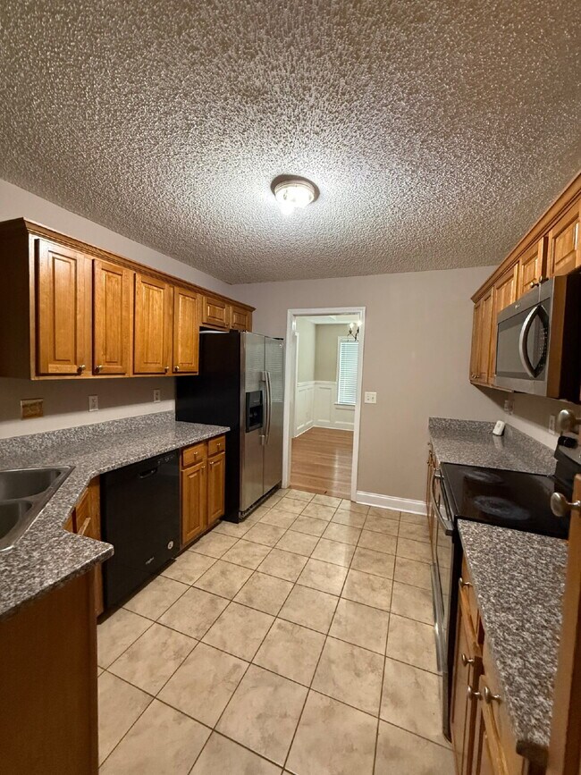 Building Photo - Spacious 4BR Home in Tyrone – Modern Layou...