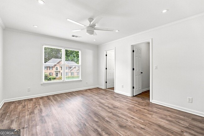 Building Photo - 5170 Deerlake Dr