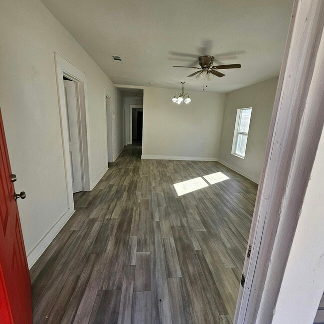 Building Photo - 1509 W Collin St