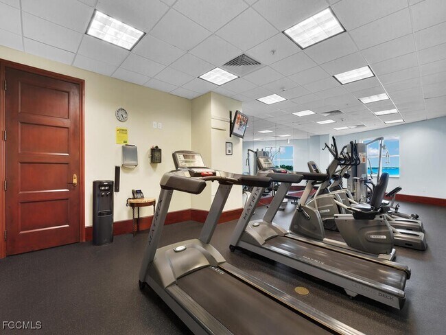 Building Photo - 2745 First St