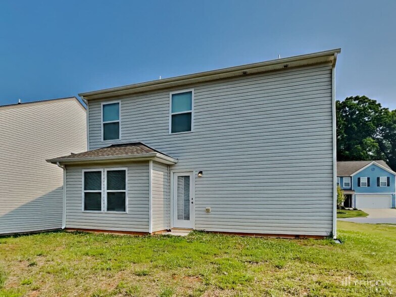 Building Photo - 4910 Red Poll Dr