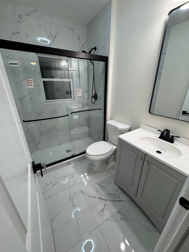 Building Photo - 1417 6th St