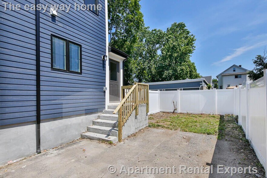 Building Photo - 120 Jerome St