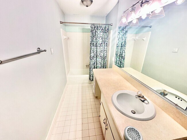 Building Photo - 621 Hanover Ct