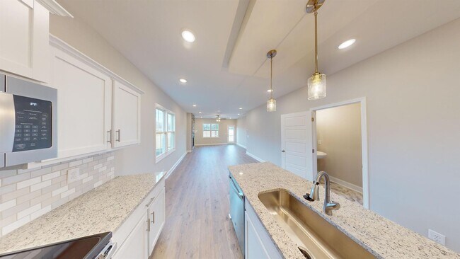 Building Photo - 3 bedrooms almost brand new house