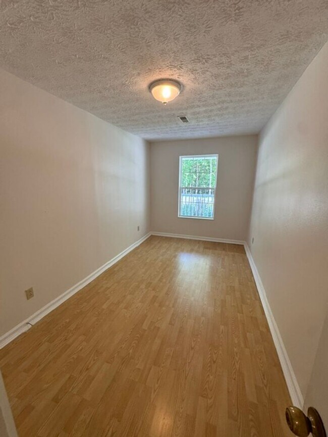 Building Photo - Greenback 37742 - 3 bedroom, 2 full bath home - Contact Tim Tipton (865) 806-7255